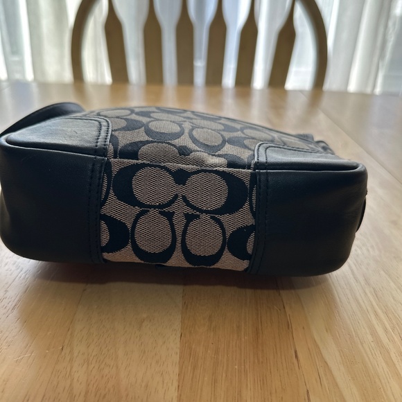 Coach Signature CrossBody Bag - Picture 5 of 6